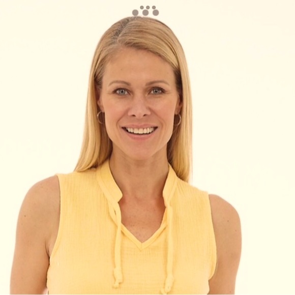 🆕Yellow-Bubble Gauze Notch Collar Tank Top - Picture 2 of 5